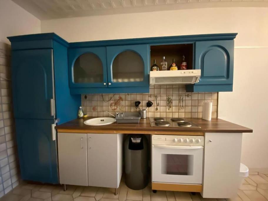 Central 3 Bedroom Apartment, Friesenstr * Köln