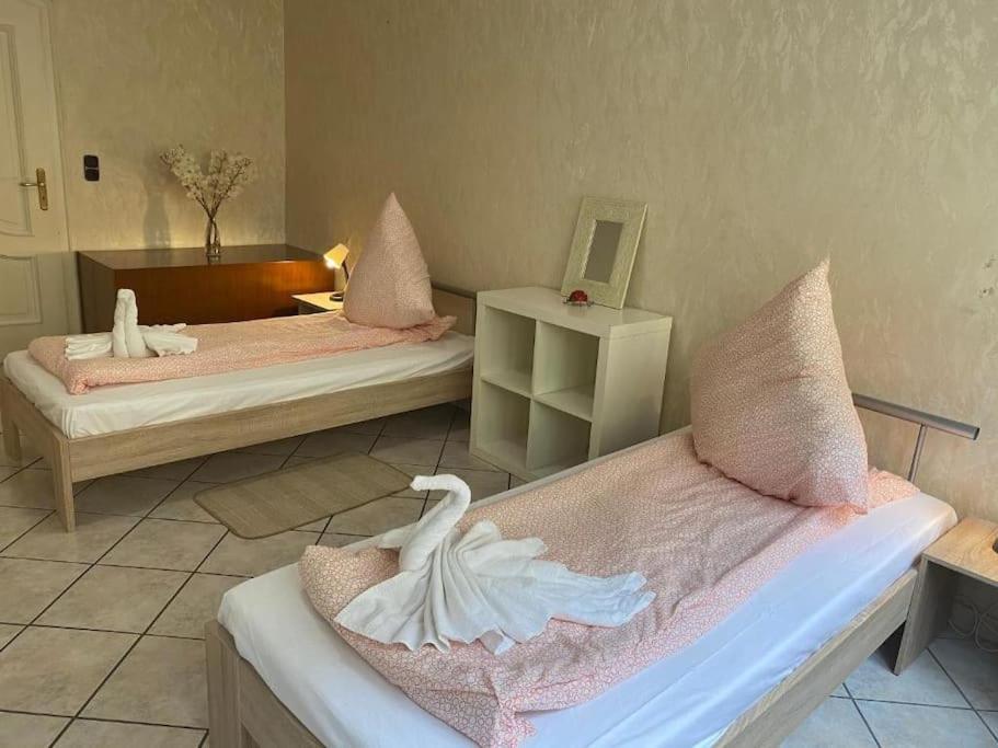 Central 3 Bedroom Apartment, Friesenstr Köln