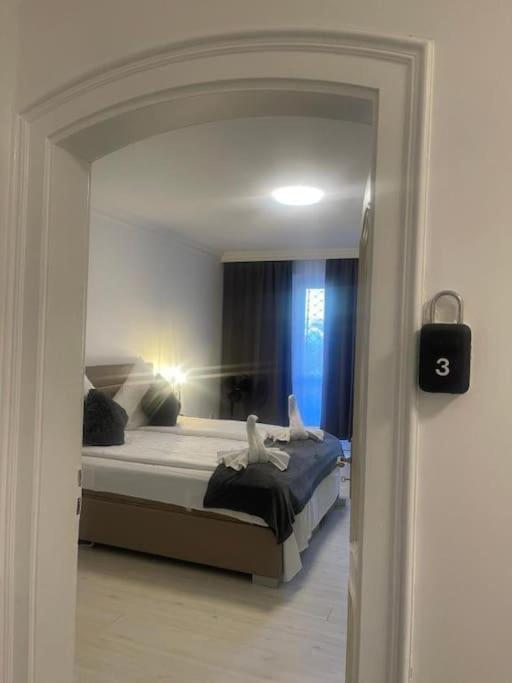 Central 3 Bedroom Apartment, Friesenstr Köln