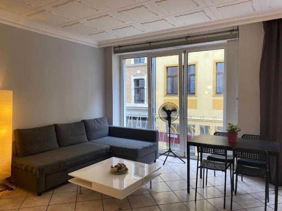 Central 3 Bedroom Apartment, Friesenstr * Köln