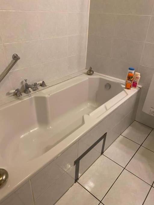 Central 3 Bedroom Apartment, Friesenstr Apartment Köln